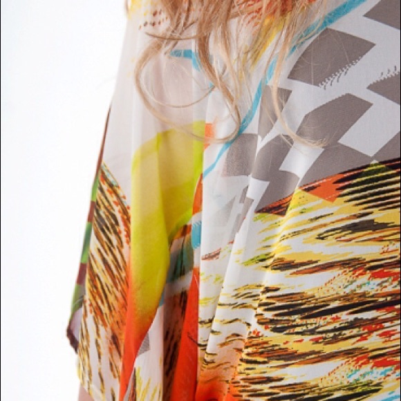 Gorgeous Plus Size Top - Picture 4 of 4